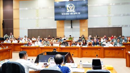 RDP Kemenag dengan Komisi VIII DPR RI. (Foto: Kemenag)