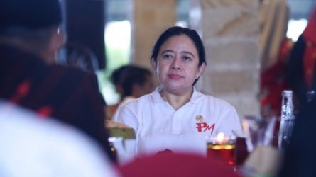 Ketua DPR RI Puan Maharani saat menerima sejumlah kepala desa (Kades) yang menanyakan kelanjutan pembahasan Revisi Undang-Undang (UU) . (Foto: Dok DPR)Nomor 6 Tahun 2014 t