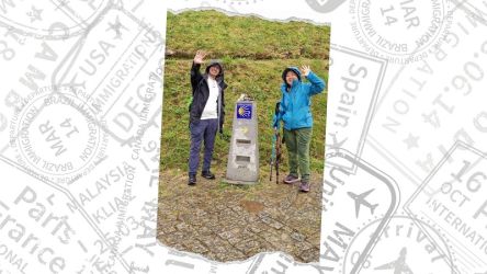 Lia Sundah bersama putranya, Erick saat mengikuti Camino. Foto ini diambil saat perjalanan mereka menyisakan 5 km agar besoknya bisa langsung tiba terus misa. (Foto: Disway)