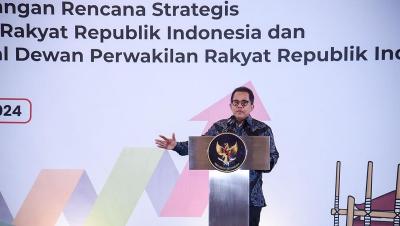 Sekjen DPR RI Indra Iskandar saat memberikan sambutan di acara  Rapat Kerja Pembahasan Renstra DPR RI dan Sektjen DPR RI Tahun 2025-2029, di Bandung, Senin (29/7).  [Foto: Ist/RMN]