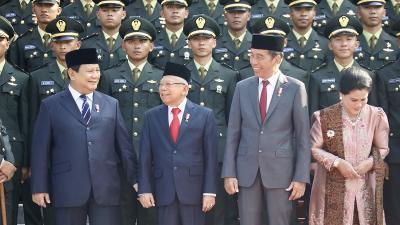 Momen Akrab Presiden Jokowi, KH Ma’ruf Amin dan Prabowo. Disorot Saat Hadiri Upacara Praspa TNI-Polri [Foto: Sekretaris Kabinet]