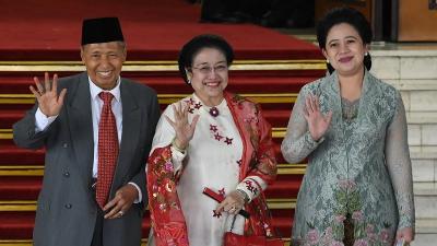 Wapres RI ke 9 Hamzah Haz, bersama Ketum PDIP Megawati Soekarnoputri dan Ketua DPR RI Puan Maharani dalam sa satu kesempatan. [Foto: Dok Antara]