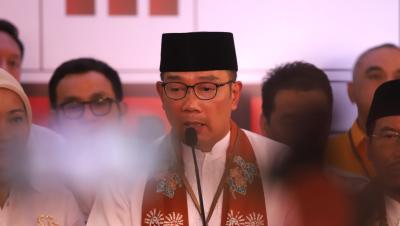 Bacagub Jakarta dukungan KIM Plus Ridwan Kamil memberikan keterangan pers saat pendaftaran ke KPU Jakarta. [Foto: Repro]