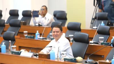 Dirjen Haji dan Umrah Kemenag, Hilman Latief menghadiri sidang Pansus Haji DPR RI. [Foto: Dok. Sinpo]