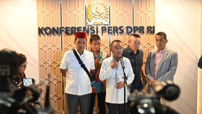 Wakil Ketua DPR RI Sufmi Dasco Ahmad memberikan keterangan pers terkait batalnya pengesahan revisi UU Pilkada. [Foto: Dok DPR]