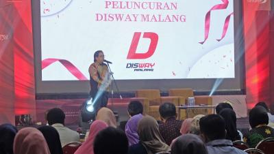 Dirut Disway Malang Agus Pamujo saat berbicara di peluncuran Disway Malang di Malang Creative Center. [Disway]