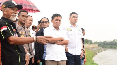 Wakil Ketua Komisi III DPR RI, Habiburokhman bersama beberapa anggota Komisi III mendatangi TKP tenggelamnya tujuh remaja. [Foto: Dok DPR]