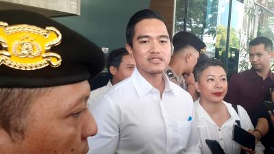 Ketua PSI Kaesang Pangarep saat mendatangi KPK, konsultasi soal penggunaan Jet yang ditumpanginya. [Foto: Disway]