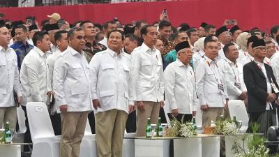 Presiden Joko Widodo (Jokowi) mengenakan baju kebesaran Gerindra bersama Presiden terpilih periode 2024-2029. [Foto: Repro]