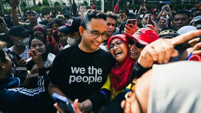 Mantan Gubernur DKI Jakarta, Anies Baswedan di tengah keramaian Car Free Day, Mingu (1/9). [Foto: x @aniesbaswedan]