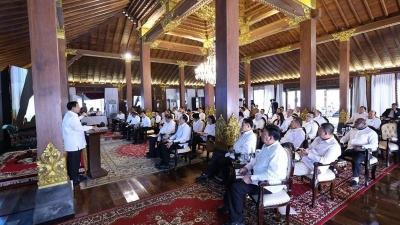 Prabowo Subianto memberikan pembekalan kepada calon menteri, calon wakil menteri, dan calon pimpinan lembaga negara di Hambalang.-