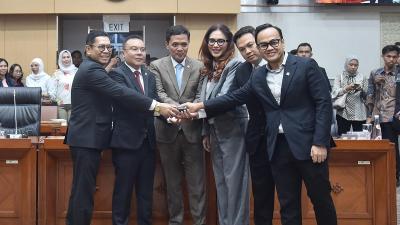 Wakil Ketua DPR RI Sufmi Dasco Ahmad berfoto bersma usai menetapkan Pimpinan Komisi III DPR RI untuk periode 2024-2029. [Foto: Dok DPR/RMN]