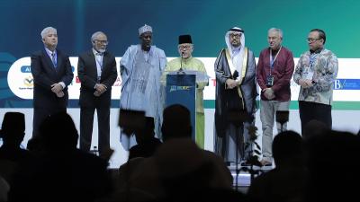 Pembacaan 15  resolusi World Zakat and Waqf Forum (WZWF) 2024. [Foto: Kemenag/RMN]