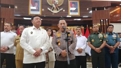 Kapolri Jenderal Listyo Sigit Prabowo memberikan keterangan usai rakor di Kantor Polkam, Jakarta Pusat. [Foto: Dok Polkam/RMN]