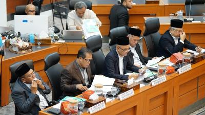 Rapat Komisi VIII DPR RI dengan Kementerian Agama bahas biaya haji 2025. [Foto: Dok Kemenag/RMN]