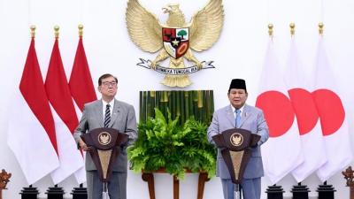 Presiden Prabowo Subianto bersama PM Jepang Shigeru Ishiba memberikan keterangan pers usai pertemuan dua kepala negara itu. [Foto: BPMI/RMN]