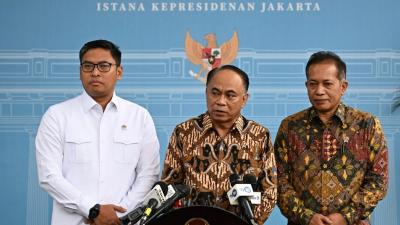 Menteri Koperasi Budi Arie Setiadi memberikan keterangan pers kepada awak media di kompleks Istana Kepresidenan Jakarta, Senin, 24 Februari 2025. - Foto: BPMI Setpres -