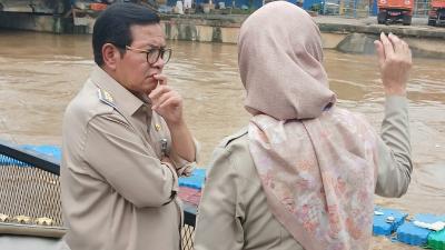 Gubernur Jakarta Pramono Anung saat meninjau banjir. - Foto: Dok Disway -