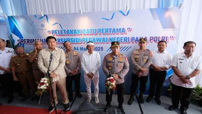 Kapolri Jenderal Listyo Sigit Prabowo melakukan groundbreaking perumahan Polisi. -- Dok. Humas Polri --