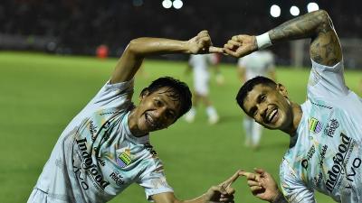 Ciro Alves dan Beckham Putra merayakan kemenangan timnya PERSIB atas Semen Padang dengan Skor 4 - 1. -- Dok. Persib.co --