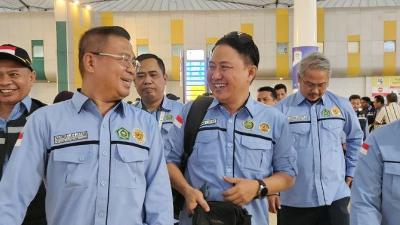 Dirjen PHU Hilman Latief saat tiba di Bandara di Jeddah. - Foto: Kemenag -