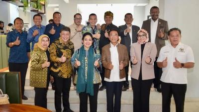 Rombongan Komisi IV DPR RI saat melakukan kunjungan kerja ke Institut Pertanian Bogor (IPB), Jawa Barat, Kamis (8/5).  - Foto: Komisi IV DPR -
