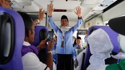 Menteri Agama Nasaruddin Umar mendatangi jemaah haji menjelang wukuf Arafah. - Foto: Dok. Kemenag -