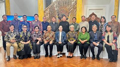 Ketua DPR RI Puan Maharani dalam kunjungan kerjanya di Amerika Serikat (AS), berdialog dengan diaspora Indonesia yang tinggal wilayah San Francisco, California di KJRI San Francisco, Sabtu (14/6/2025). - Foto :  Humas DPR -