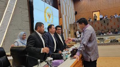 Menteri Perumahan dan Kawasan Permukiman (PKP) Maruarar Sirait saaat RDP dengan Komisi V - Foto: Dok Kementerian PKP -