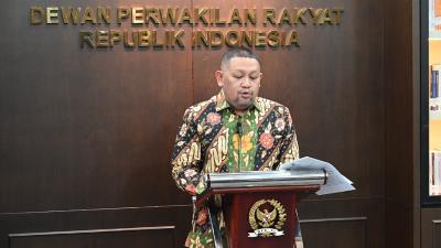 Anggota Komisi III DPR RI Abdullah saat menyampaikan keterangan DPR RI atas permohonan uji materiil Undang-Undang Nomor 7 Tahun 2021 tentang Harmonisasi Peraturan Perpajakan (UU HPP), Rabu (9/7/2025). - Humas DPR -