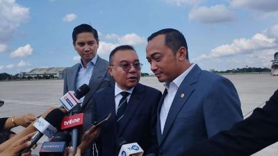 Wakil Ketua DPR RI Sufmi Dasco Ahmad (tengah)seusai mengantar Presiden Prabowo Subianto, bersama dengan Menteri Sekretaris Negara Prasetyo Hadi (kanan) ke luar negeri - Foto: Dok RRI.co.id -