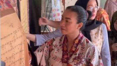 Wakil Ketua Komisi VII DPR RI, Rahayu Saraswati Djojohadikusumo ke Kampung Batik Laweyan, Surakarta, Sabtu (26/7). - Foto: Repro -