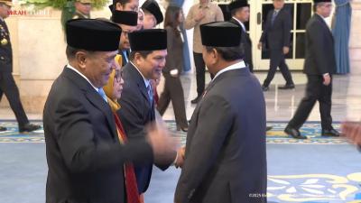 Presiden Prabowo Subianto memberikan selamat kepada menteri yang dilantik hari ini - YouTube Sekretariat Presiden -