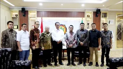 Bupati Sidrap Syaharuddin Alrif (keempat dari kanan), Menteri Pertanian Andi Amran Sulaiman (tengah) berfoto bersama usai audiensi di Kantor Kementan, Jakarta, kemarin, Jumat (19/9/2025).