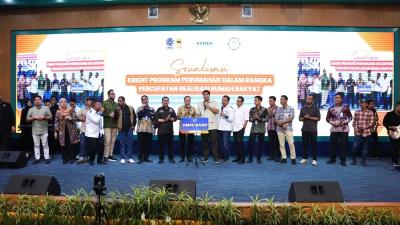 Menteri PKP Maruarar Sirait saat menghadiri acara Sosialisasi Kredit Usaha Rakyat (KUR) Perumahan dan Program Perumahan Rakyat di kampus UMSU, Medan, Rabu (8/10/2025). - Kemen PKP -