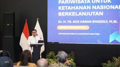 Gubernur Lemhannas RI, Dr. Tb. Ace Hasan Syadzily, membuka Lemhannas Goes to Campus yang digelar di Politeknik Pariwisata Batam dan Institut Teknologi Batam (ITEBA), Kepulauan Riau, Kamis (6/11/2025).  - Istimewa/Ace Hasan -