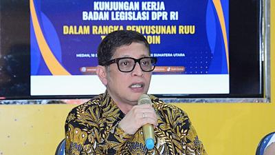 Ketua Panitia Kerja (Panja) RUU Kamar Dagang dan Industri (Kadin) Badan Legislasi (Baleg) DPR RI, Bob Hasan - Humas DPR -