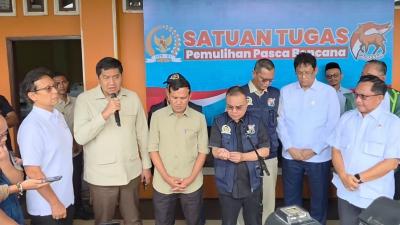 Menteri PKP Maruarar Sirait memberikan keterangan pers terkait pemulihan pasca bencana - RMN -