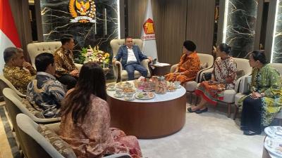 Wakil Ketua DPR RI Sufmi Dasco Ahmad saat menerima  Paku Buwono XIV Gusti Purbaya bersama keluarga besar Keraton Surakarta. - Humas DPR -