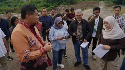 Menteri PKP Maruarar Sirait bersama jajaran meninjau langsung dua titik rencana pembangunan rumah susun (rusun) subsidi di kawasan Meikarta, Kabupaten Bekasi. - Istimewa/RMN -
