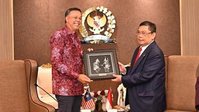 Ketua Komisi I DPR RI Utut Adianto saat menerima kunjungan Duta Besar Malaysia untuk Indonesia, Rabu (18/2/2026). - Foto: Humas DPR -