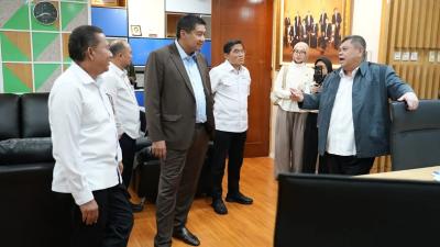Menteri PKP Maruarar Sirait berkoordinasi dengan KepalaBPKP Muhammad Yusuf Ateh di Jakarta Timur, Senin (20/4/2026). - Foto: Dok Kemen PKP -