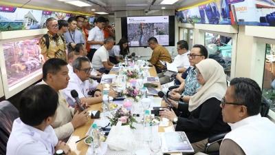 Menteri PKP Maruarar Sirait bersama Kepala BP BUMN Dony Oskaria, Direktur Utama PT KAI Bobby Rasyidin, serta perwakilan Yayasan Buddha Tzu Chi dan PT Astra International membahas lahan KAI untuk pembangunan hunian - Foto: Dok Kemen PKP -