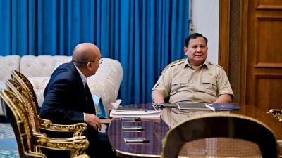 Menteri Investasi dan Hilirisasi Rosan Roeslani saat melaporkan capaian kuartal I 2026 yang melampaui target pemerintah kepada Presiden Prabowo Subianto di Istana Kepresidenan Jakarta, Selasa (21/4/2026). - Foto: Dok. Setkab RI -