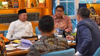 Menteri PKP Maruarar Sirait, dan Menteri ATR/BPN Nusron Wahid saat Rakor bersama Seskab Teddy Indra Wijaya di Gedung Seskab, Jakarta, Jumat (21/5/2026) - Foto: Dok Setkab RI -
