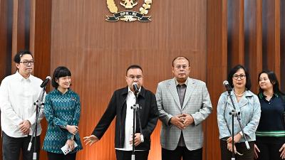 Wakil Ketua DPR RI Sufmi Dasco Ahmad menyampaikan keterangan pers usai  pertemuan dengan manajemen GoTo dan Grab di Kompleks Parlemen, Senayan, Jakarta, Selasa (23/6/2026) - Humas DPR -