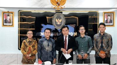 Menko Kumham Imipas Yusril Ihza Mahendra saat menerima audiensi perwakilan Badan Eksekutif Mahasiswa Seluruh Indonesia (BEM SI) di Jakarta, Kamis (18/6/2026) - Foto: Dok Kumham Imipas -