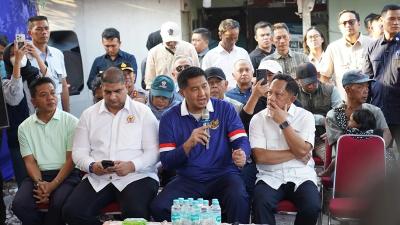 Menteri PKP Maruarar Sirait saat meninjau pelaksanaan Bantuan Stimulan Perumahan Swadaya (BSPS) di Desa Cilampeni, Kecamatan Katapang, Kabupaten Bandung, Jawa Barat, Minggu (26/7/2026). - Foto: Dok Kementerian PKP -