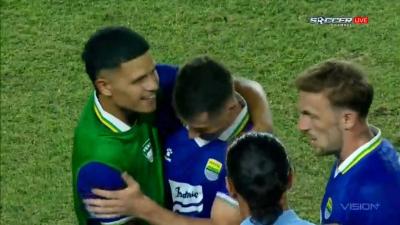 Mariano Peralta berhasil memecahkan kebuntuan lewat golnya di menit 89 ke gawang Mariano Digger. Persib lolos ACL Two - Repro -