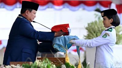 Presiden Prabowo Subianto memimpin langsung Upacara Peringatan Detik-Detik Proklamasi Kemerdekaan Republik Indonesia di halaman Istana Merdeka, Jakarta, Senin (17/8/2026). - BPMI Setpres -